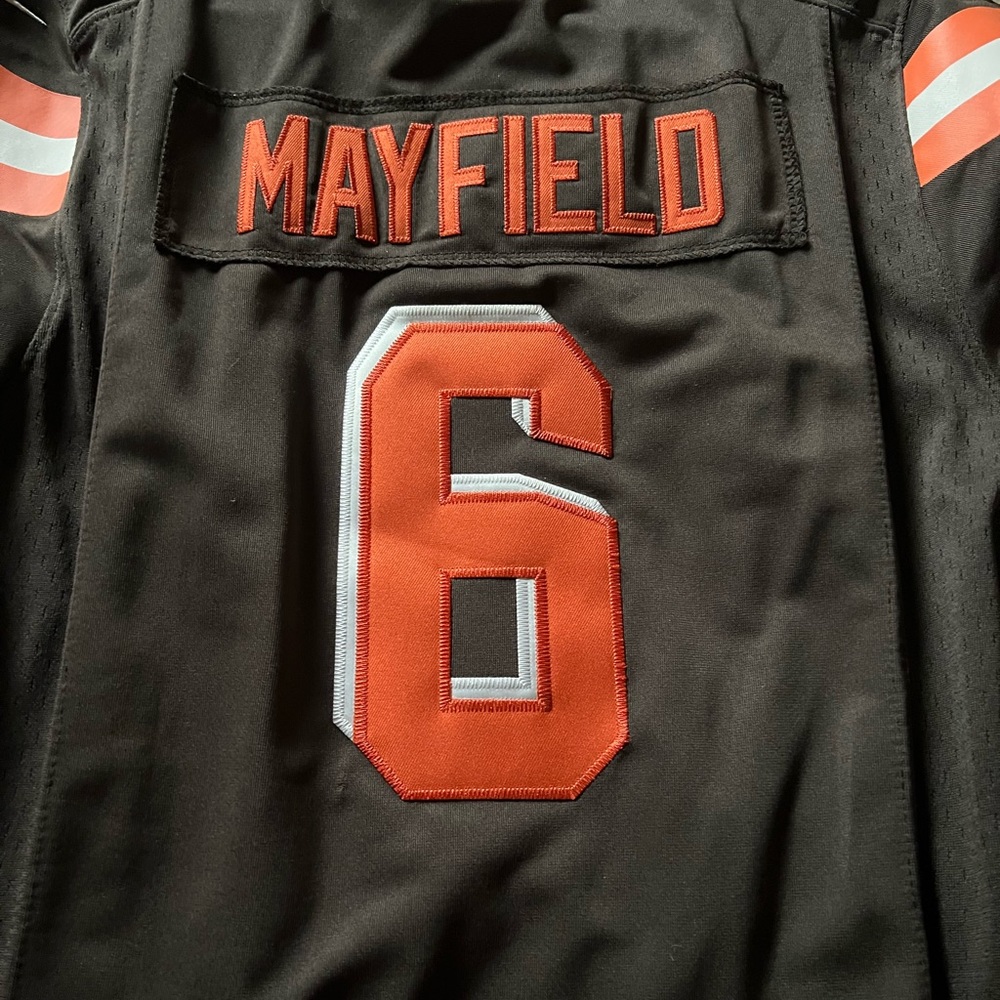 Authentic Cleveland boys jersey in size small